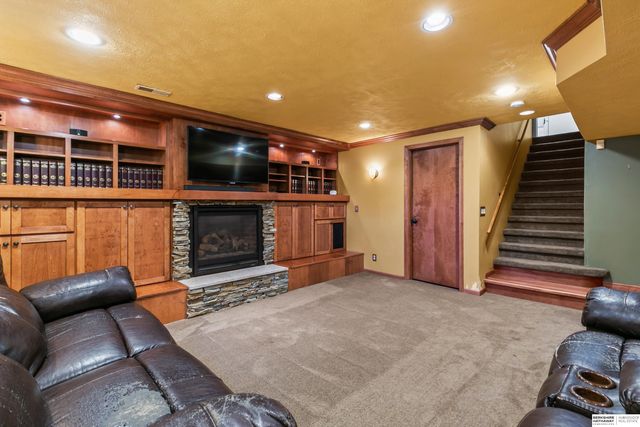 13734 Hillsborough Drive, Omaha, NE 68164