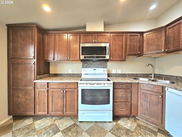 4285 FERGUS Ave, Eugene, OR 97402