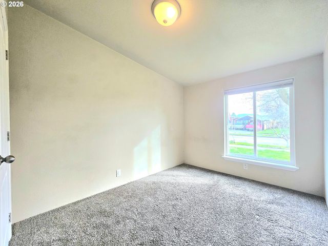 4285 FERGUS Ave, Eugene, OR 97402