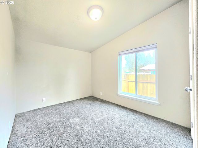 4285 FERGUS Ave, Eugene, OR 97402