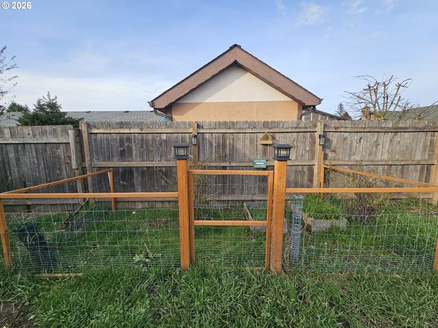 4285 FERGUS Ave, Eugene, OR 97402