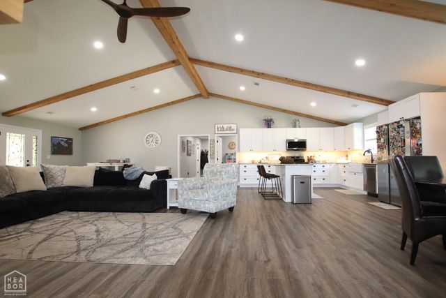 2 Caxambas Drive, Cherokee Village, AR 72529