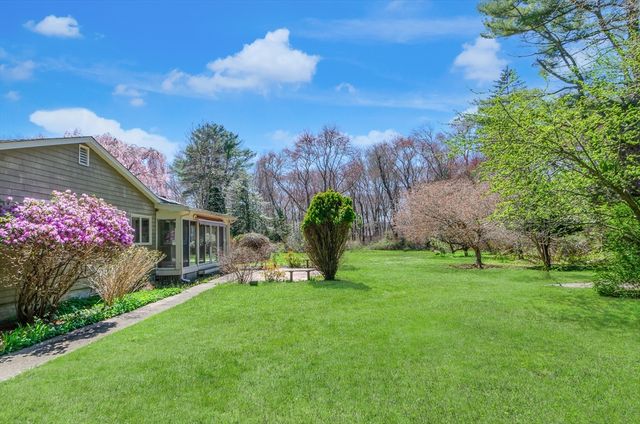 356 Bridge St, Fairhaven, MA 02719