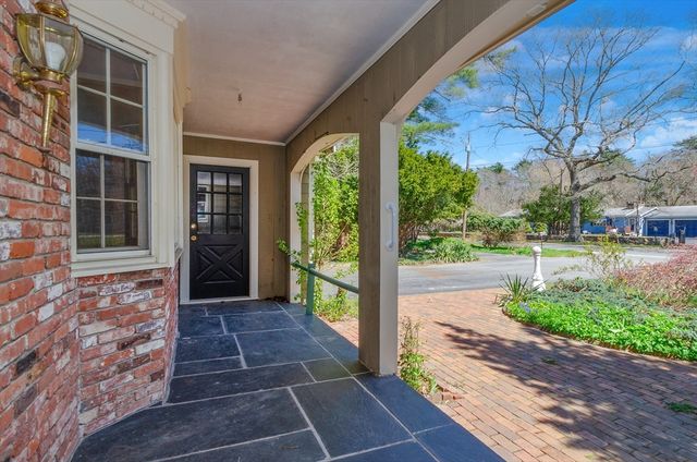 356 Bridge St, Fairhaven, MA 02719