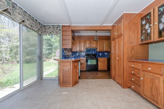 356 Bridge St, Fairhaven, MA 02719