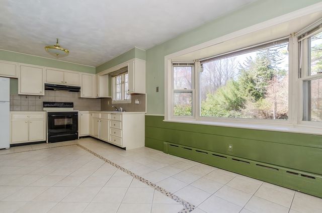 356 Bridge St, Fairhaven, MA 02719