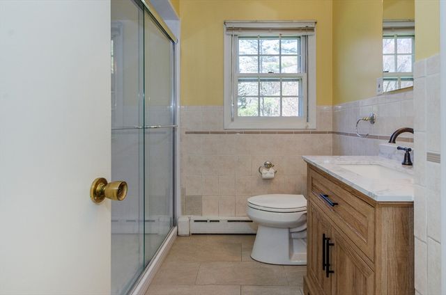 356 Bridge St, Fairhaven, MA 02719