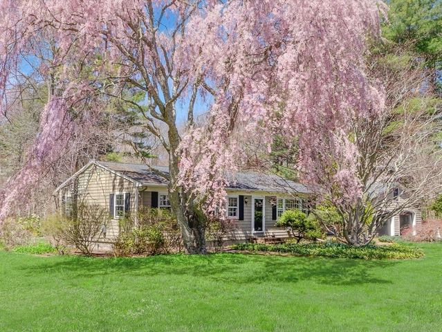 356 Bridge St, Fairhaven, MA 02719