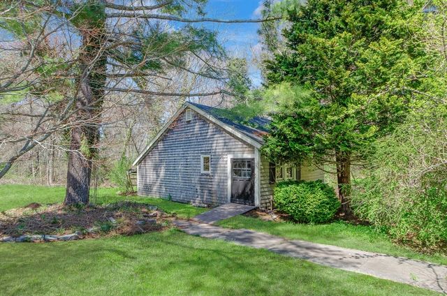 356 Bridge St, Fairhaven, MA 02719