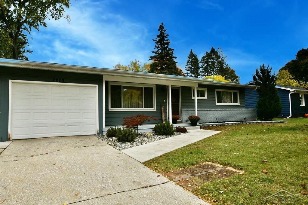 2203 Lambros Street, Midland, MI 48642