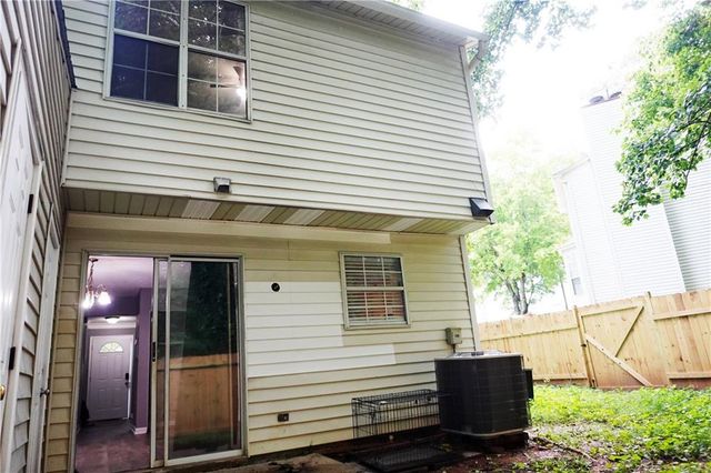 1082 Huntington Trace SE, Smyrna, GA 30082