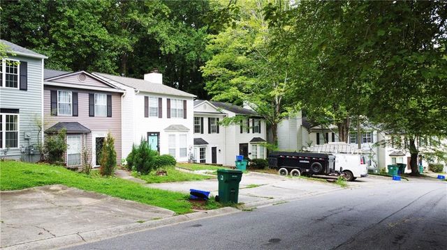 1082 Huntington Trace SE, Smyrna, GA 30082