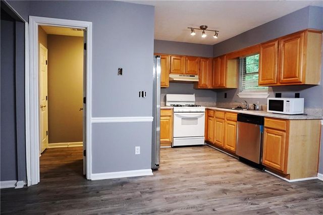 1082 Huntington Trace SE, Smyrna, GA 30082