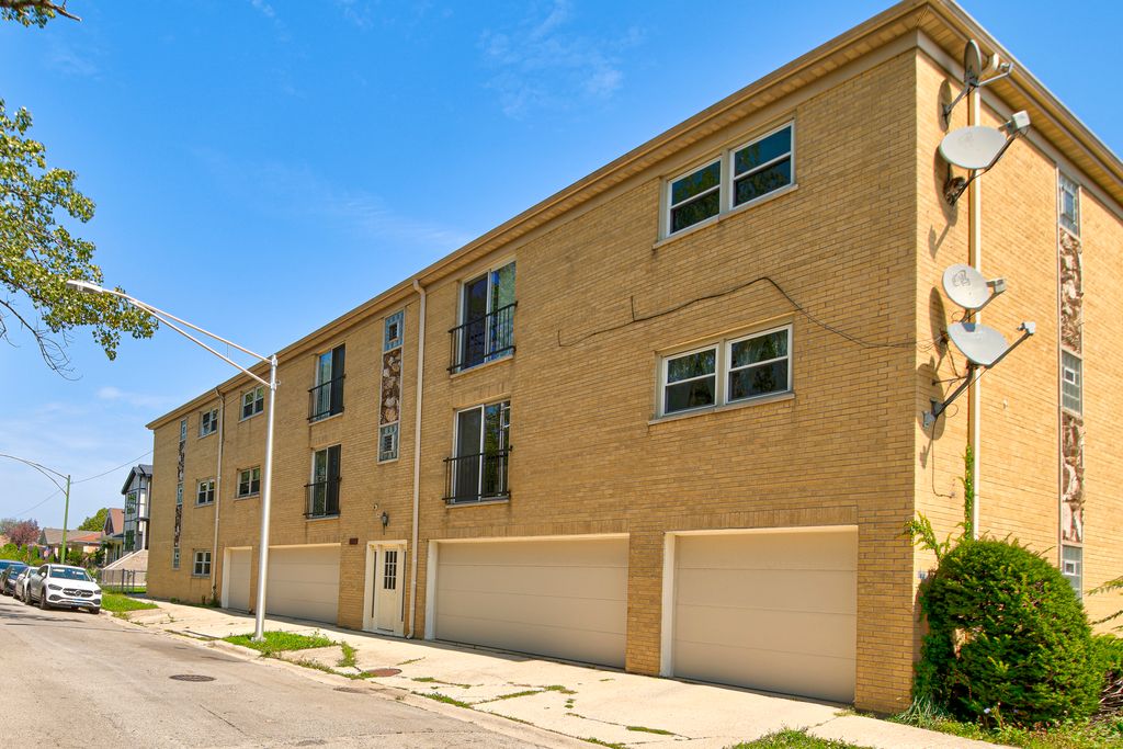 3207 N Pontiac Avenue 2S, Chicago, IL 60634