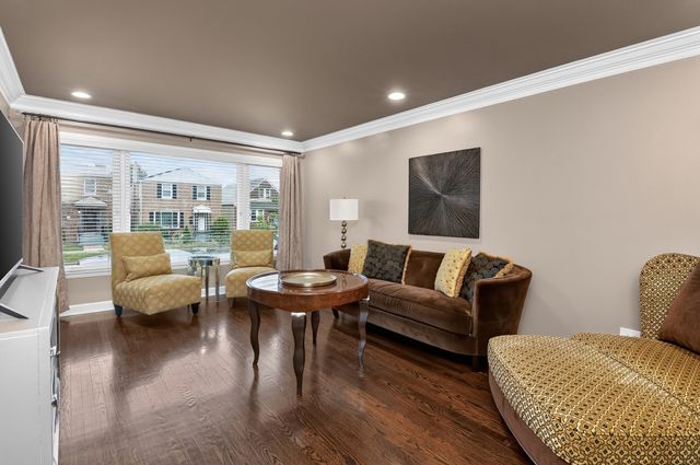 5533 S Sayre Avenue, Chicago, IL 60638