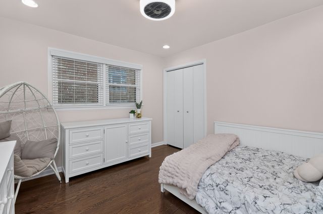 5533 S Sayre Avenue, Chicago, IL 60638