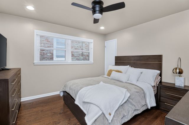 5533 S Sayre Avenue, Chicago, IL 60638