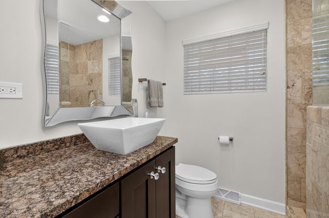 5533 S Sayre Avenue, Chicago, IL 60638
