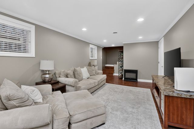 5533 S Sayre Avenue, Chicago, IL 60638