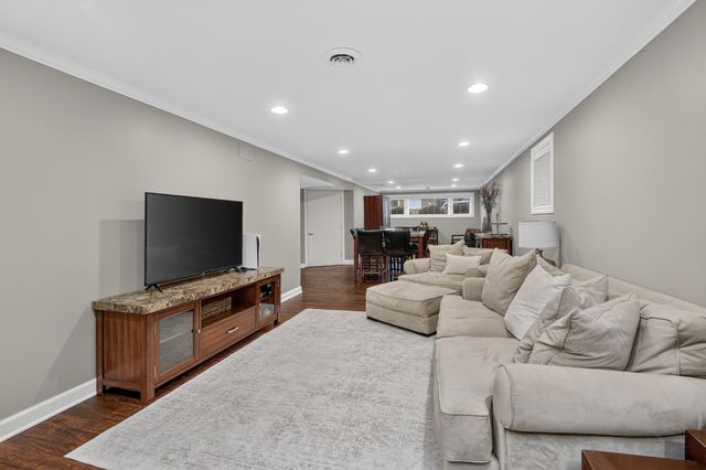5533 S Sayre Avenue, Chicago, IL 60638