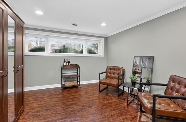 5533 S Sayre Avenue, Chicago, IL 60638