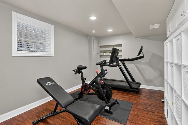 5533 S Sayre Avenue, Chicago, IL 60638