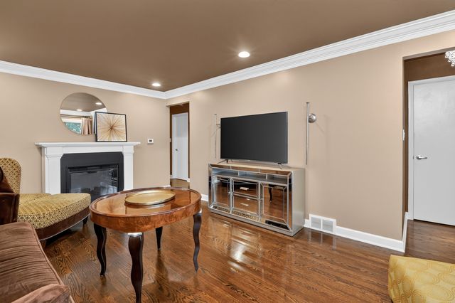 5533 S Sayre Avenue, Chicago, IL 60638