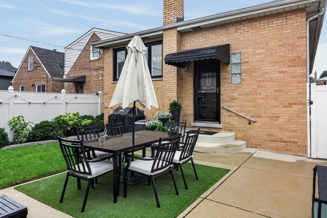 5533 S Sayre Avenue, Chicago, IL 60638