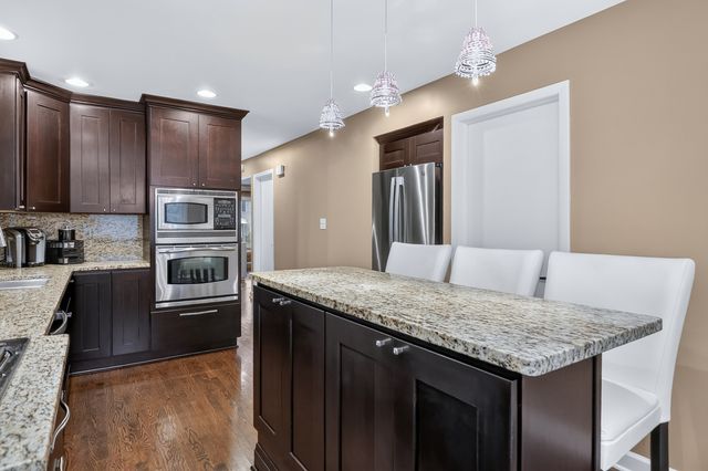 5533 S Sayre Avenue, Chicago, IL 60638