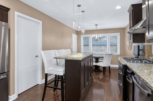 5533 S Sayre Avenue, Chicago, IL 60638