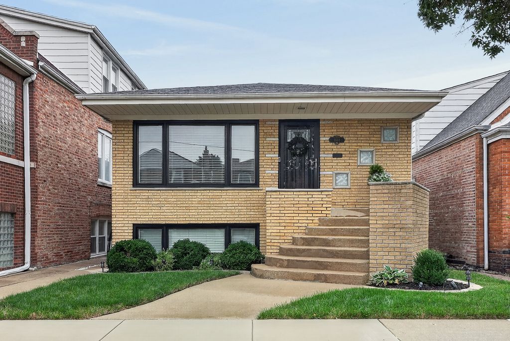 5533 S Sayre Avenue, Chicago, IL 60638