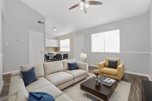 1300 Parker LN 111, Austin, TX 78741