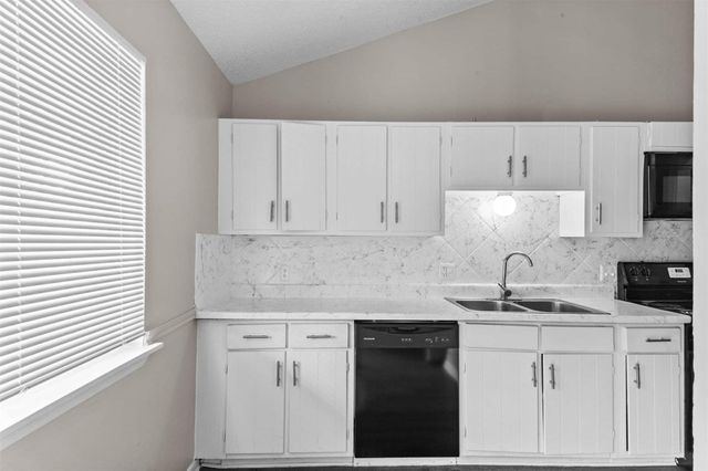 1300 Parker LN 111, Austin, TX 78741