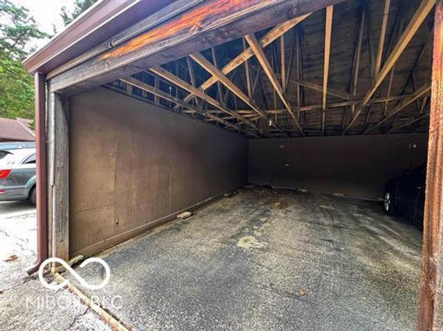9369 S Pointe Lasalles Drive, Bloomington, IN 47401