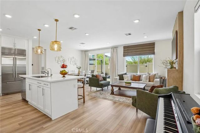 20920 Silvergate, Newhall, CA 91321