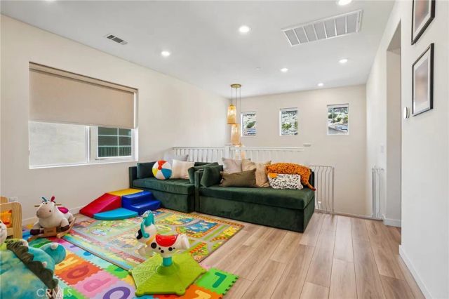 20920 Silvergate, Newhall, CA 91321