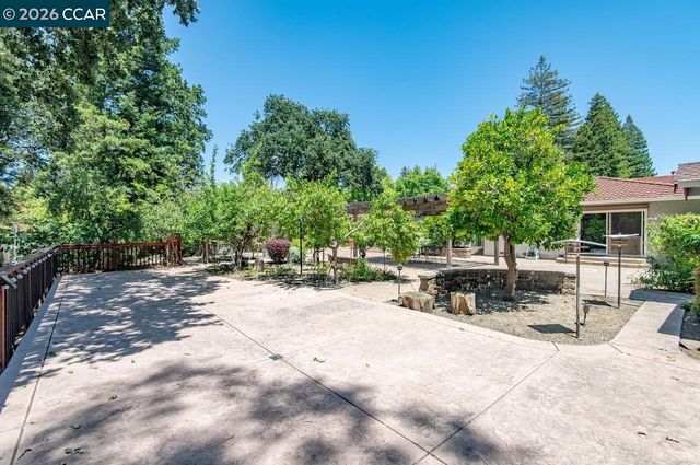 106 Mandala Ct, Walnut Creek, CA 94596