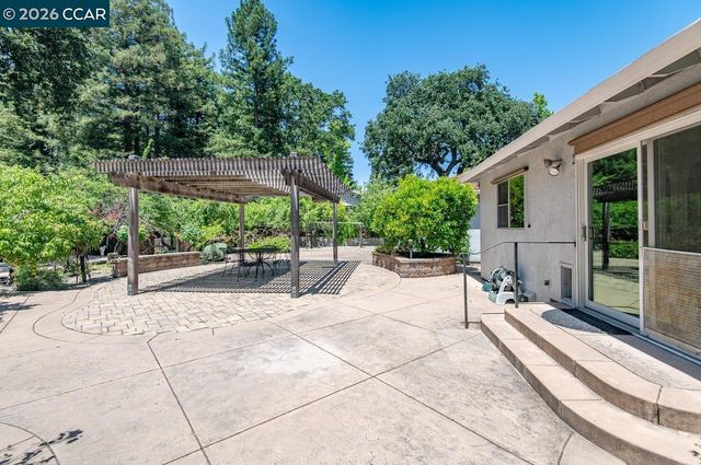 106 Mandala Ct, Walnut Creek, CA 94596