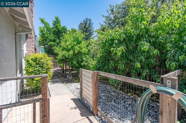 106 Mandala Ct, Walnut Creek, CA 94596