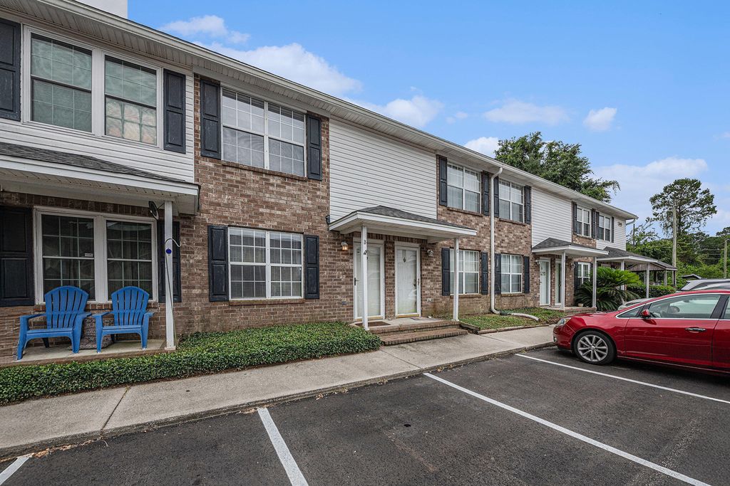 Image 2 of property listing at 2045 Rondo Street B, Charleston, SC 29414