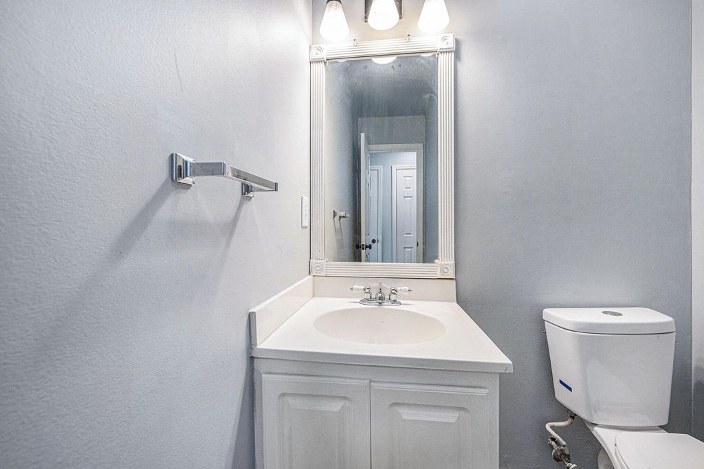 Image 7 of property listing at 2045 Rondo Street B, Charleston, SC 29414