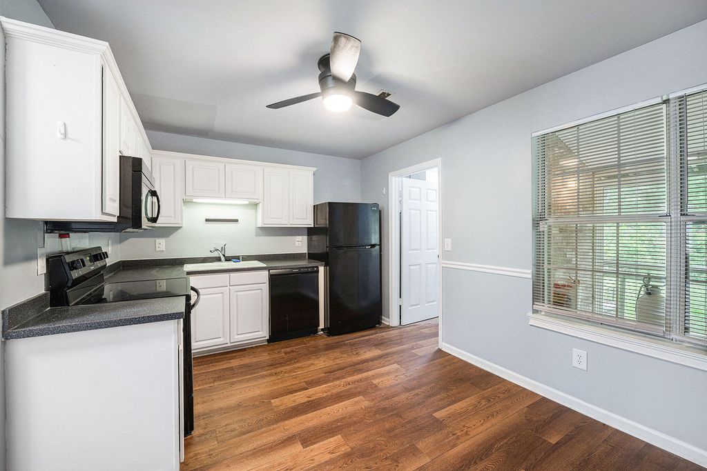 Image 8 of property listing at 2045 Rondo Street B, Charleston, SC 29414