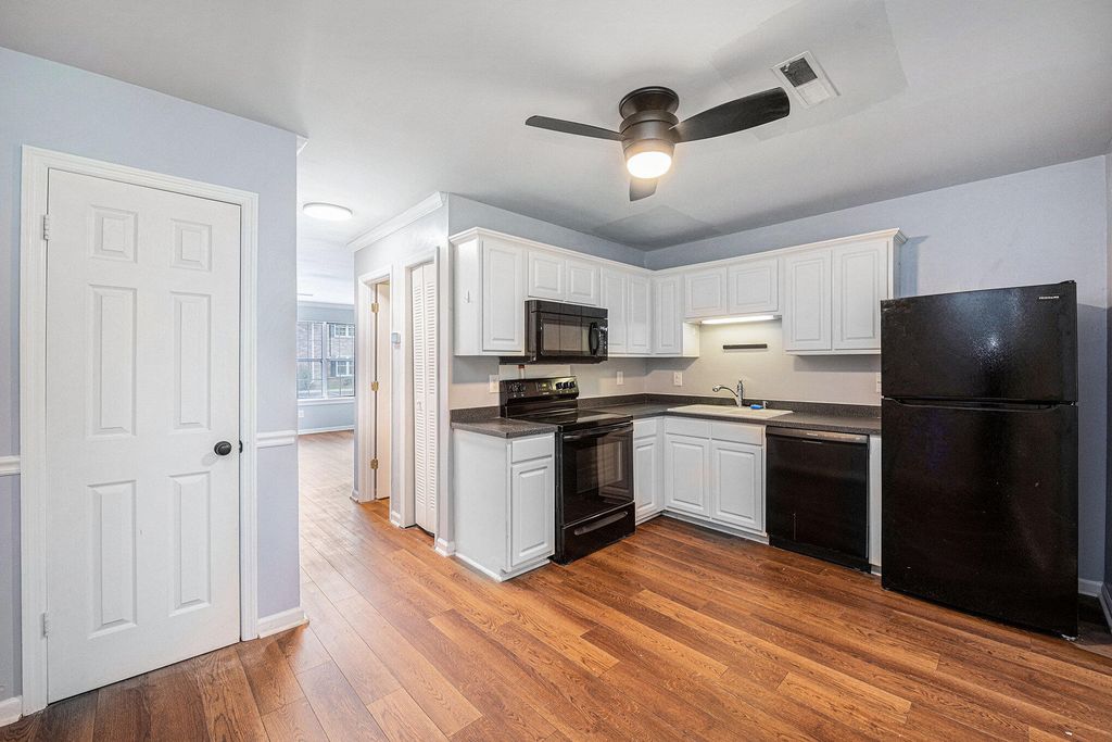 Image 9 of property listing at 2045 Rondo Street B, Charleston, SC 29414