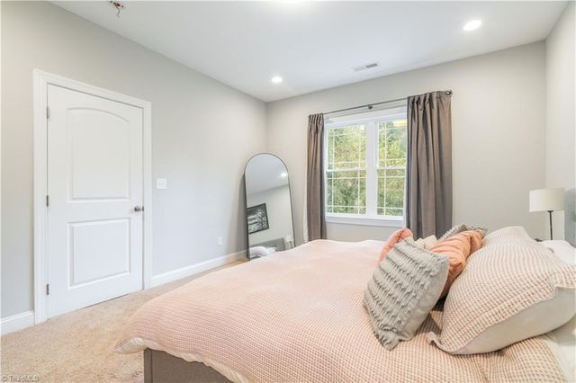 2341 Cherokee Lane, Winston-salem, NC 27103