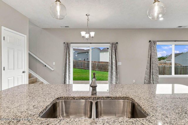 127 Eagles Crest Ct, Mt Washington, KY 40047