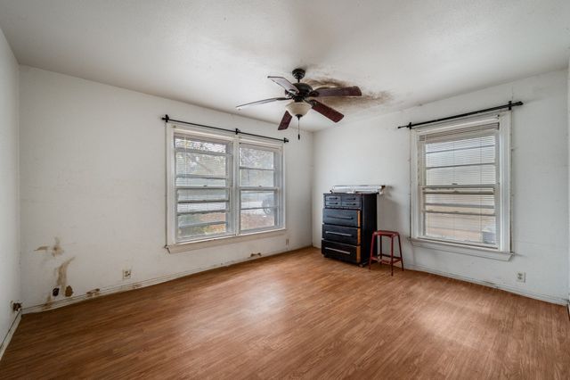 932 Moss Street, Gainesville, TX 76240