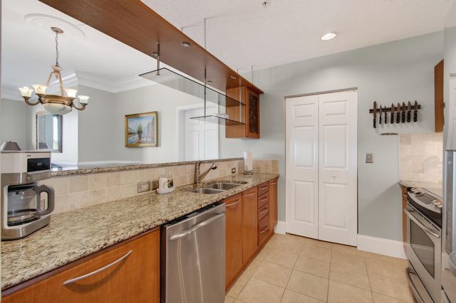 511 Lucerne Avenue 612, Lake Worth Beach, FL 33460