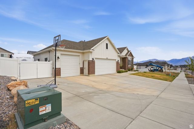 6638 W BRAEBURN WAY, West Jordan, UT 84081