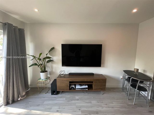 7801 NE 4th Ct 105, Miami, FL 33138