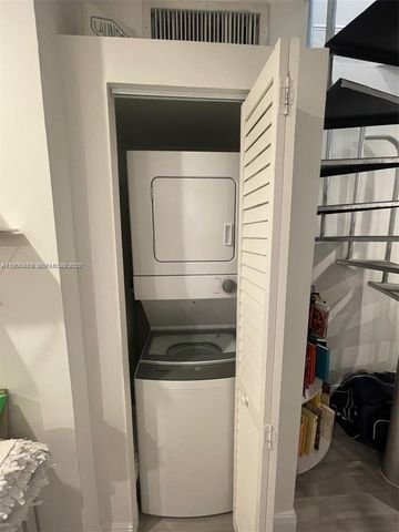 7801 NE 4th Ct 105, Miami, FL 33138